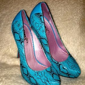 Platform Heels 👠 Brand Gomax.